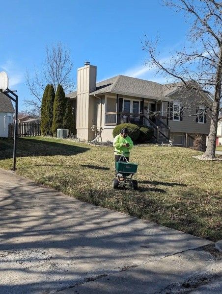 Lawn Fertilization in Lees Summit, MO (1)