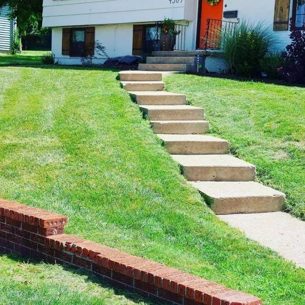 Mowing & Edging in Lees Summit, MO (1)