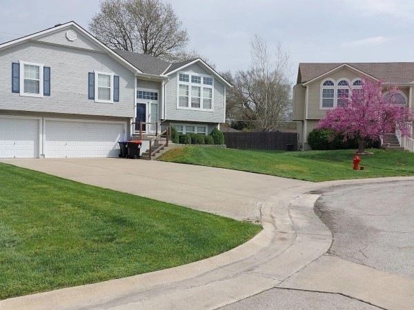 Lawn Care in Lees Summit, MO (1)